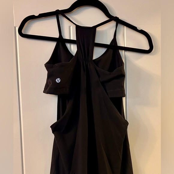 Black Lululemon workout top with built in sports bra. Size 4. - Picture 1 of 2